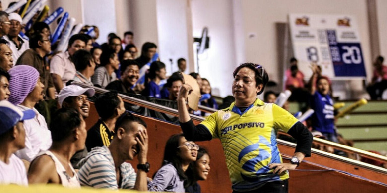 Aksi Suporter Centil Ini Meriahkan Pertandingan Proliga