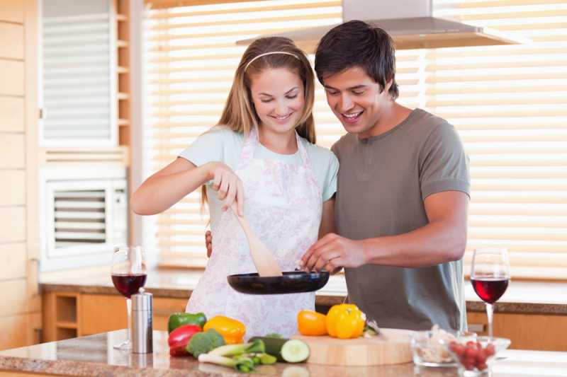 5 Hal Positif Ini Akan Dirasakan Pasangan yang Suka Memasak Bersama 5 Hal Positif Ini Akan Dirasakan Pasangan yang Suka Memasak Bersama
