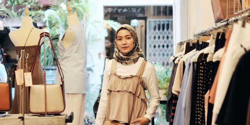Tips Mengenakan Hijab dengan Motif 'Ramai' Tips Mengenakan Hijab dengan Motif 'Ramai'