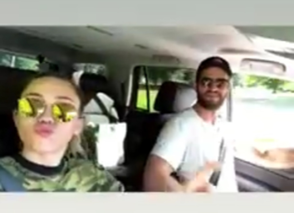 Diisukan Putus, Liam Hemsworth Malah Unggah Video Iseng dengan Miley Cyrus