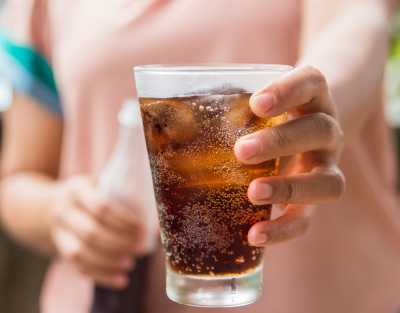 Apa Akibatnya Jika Minum Obat Pakai Soda?