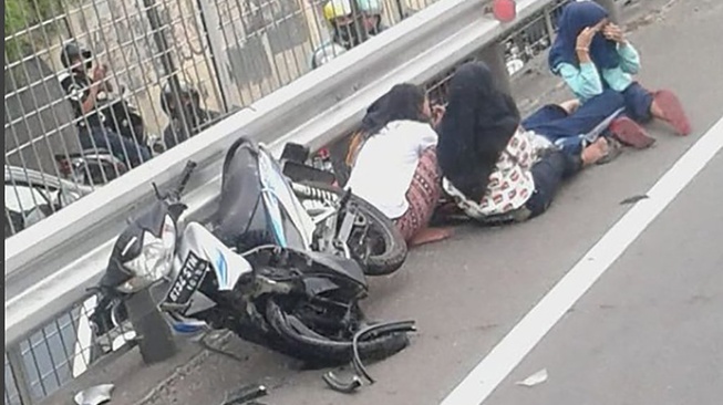 Sepeda Motor Menyelonong Masuk Tol, Apa yang Salah?