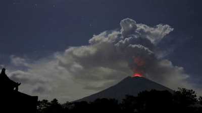 Gunung Agung Erupsi, Keluarkan Kolom Abu Setinggi 2.000 meter