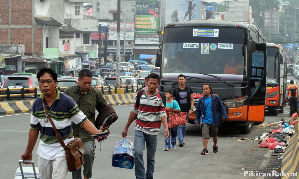 Jokowi Sapa Pemudik di Terminal Baranangsiang Bogor