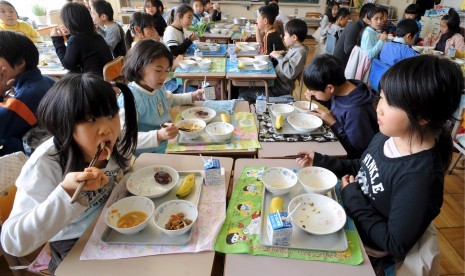 Mengapa Makan Siang Anak Sekolah Jepang Terbaik di Dunia? Mengapa Makan Siang Anak Sekolah Jepang Terbaik di Dunia?