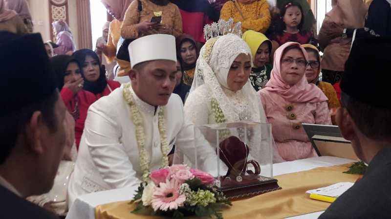 Resmi Dinikahi Berondong, Muzdalifah Malu-malu Ditanya soal Bulan Madu Resmi Dinikahi Berondong, Muzdalifah Malu-malu Ditanya soal Bulan Madu