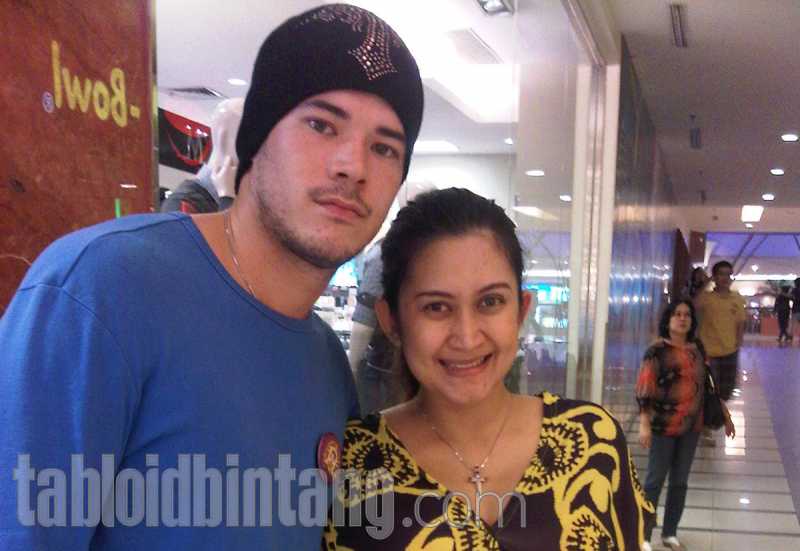 Terima Tawaran Main Film Horor, Ini yang Membuat Zack Lee Ingat Nafa Urbach Terima Tawaran Main Film Horor, Ini yang Membuat Zack Lee Ingat Nafa Urbach
