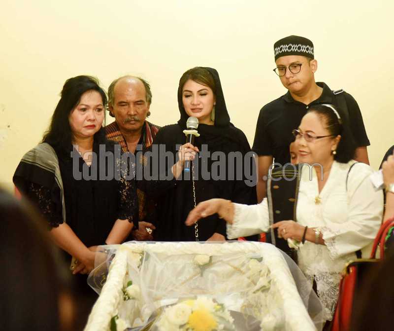 Ibunda Meninggal, Natalie Sarah Punya Firasat Sejak Januari 2017 Ibunda Meninggal, Natalie Sarah Punya Firasat Sejak Januari 2017