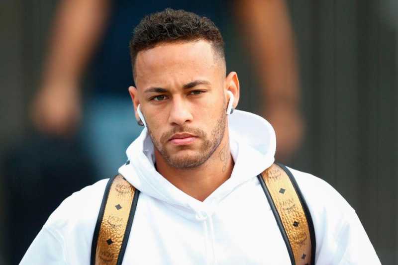 Kalah, Neymar Tetap Bergaya Mewah Kalah, Neymar Tetap Bergaya Mewah
