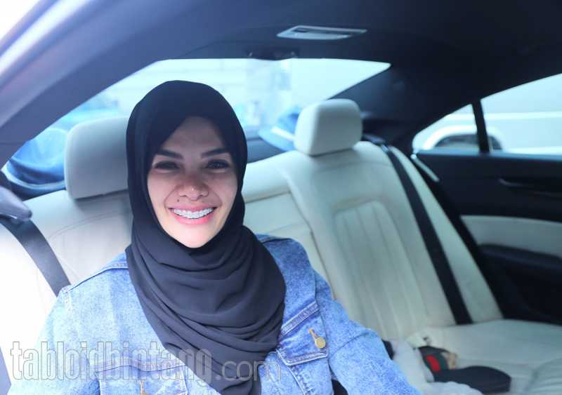Uya Kuya Yakin Nikita Mirzani Berhijab Bukan untuk Cari Sensasi Uya Kuya Yakin Nikita Mirzani Berhijab Bukan untuk Cari Sensasi