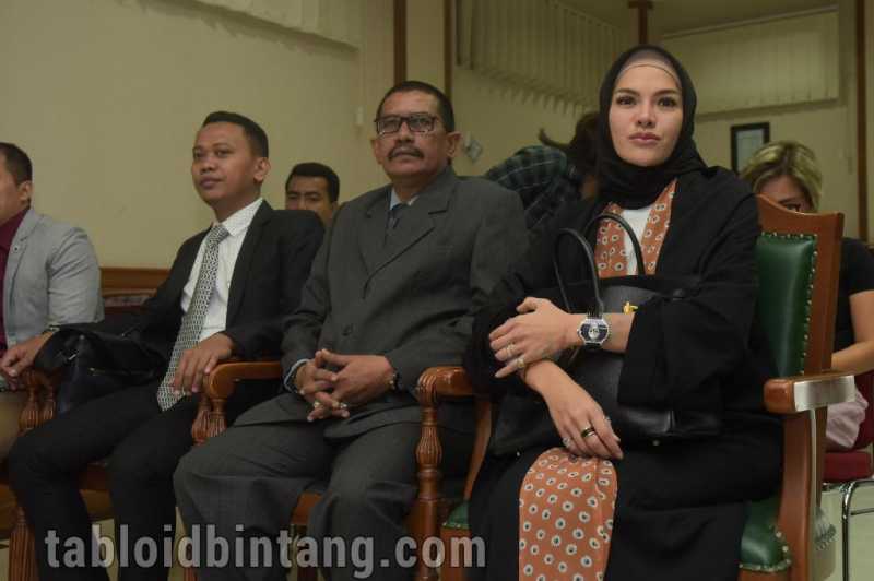 Nikita Mirzani Bersyukur Mediasi dengan Dipo Latief Gagal Nikita Mirzani Bersyukur Mediasi dengan Dipo Latief Gagal