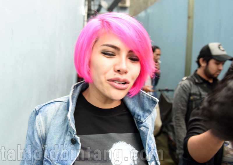 Akhirnya Diperbolehkan Menggendong Putranya, Ini yang Dirasakan Nikita Mirzani Akhirnya Diperbolehkan Menggendong Putranya, Ini yang Dirasakan Nikita Mirzani