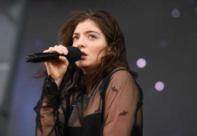 Lorde Mengaku Merasa Terganggu dengan Dirinya Sendiri 