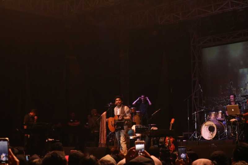 Nostalgia Bareng Glenn Fredly di Konser Kisah Romantis