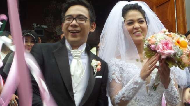 Siapa Lelaki Berewok yang Akrab dengan Gracia Indri? Siapa Lelaki Berewok yang Akrab dengan Gracia Indri?