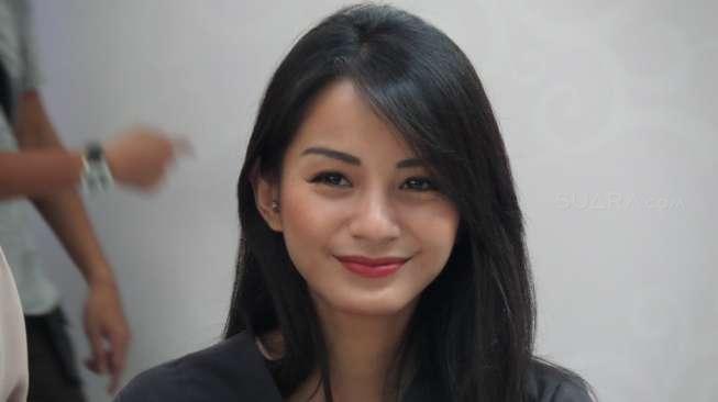 Ini Isyarat Kirana Larasati Pisah Ranjang dengan Suami? Ini Isyarat Kirana Larasati Pisah Ranjang dengan Suami?
