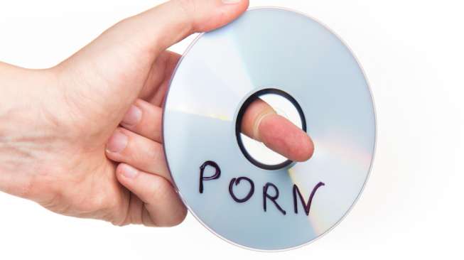 Sutradara Film Porno Buta karena Terciprat Sperma Aktor