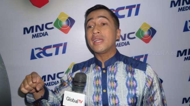 Keren, Irfan Hakim Posting Video Pramugara Ngamen di Pesawat