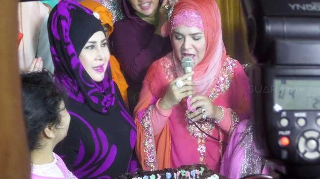 Begini Kronologis Penangkapan Putra-putri Elvy Sukaesih Begini Kronologis Penangkapan Putra-putri Elvy Sukaesih