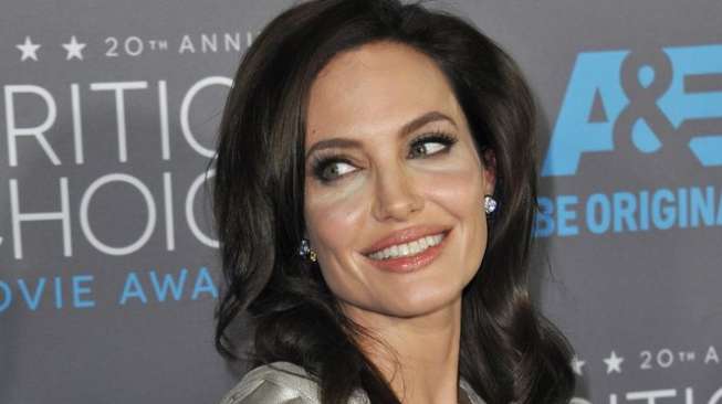 Oplas 50 Kali Biar Mirip Angelina Jolie, Remaja Ini Malah Seperti Zombie Oplas 50 Kali Biar Mirip Angelina Jolie, Remaja Ini Malah Seperti Zombie