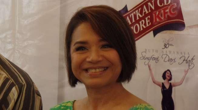 Kata Ruth Sahanaya soal Ciuman Anaknya dengan Verrel Bramasta Kata Ruth Sahanaya soal Ciuman Anaknya dengan Verrel Bramasta