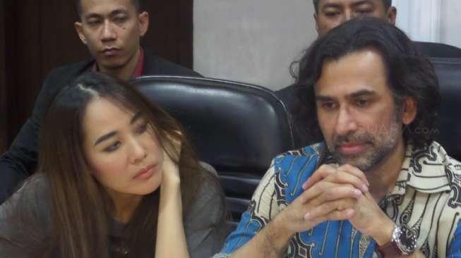 Kangen Axel yang Lagi Dibui, Ina Thomas Lakukan Ini Kangen Axel yang Lagi Dibui, Ina Thomas Lakukan Ini