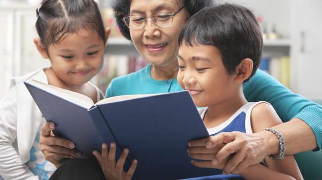 Ini Manfaat Mendongeng untuk Anak, dan Cara Mudah Melakukannya Ini Manfaat Mendongeng untuk Anak, dan Cara Mudah Melakukannya