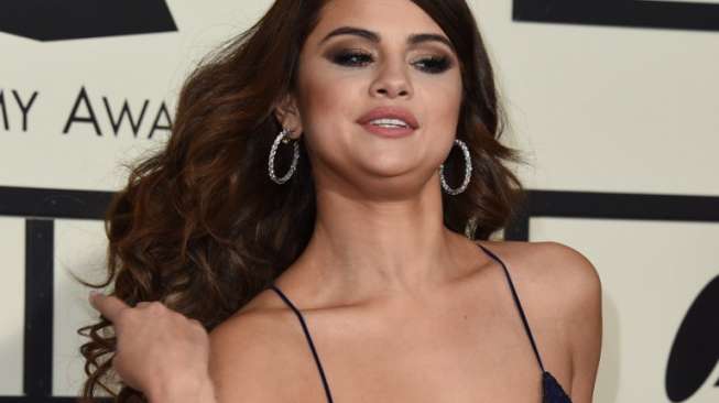Selena Gomez Diikat di Ranjang dalam Klip Terbaru