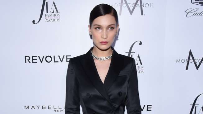 Insiden Karpet Merah Bella Hadid di Cannes Insiden Karpet Merah Bella Hadid di Cannes