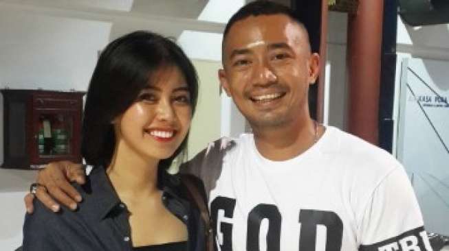 Terungkap! Yama Carlos dan Istri Sudah Lama Tak Berkomunikasi Terungkap! Yama Carlos dan Istri Sudah Lama Tak Berkomunikasi