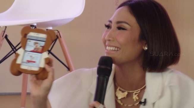 So Sweet.. Begini Cara Regi Datau Bujuk Ayu Dewi Lagi Ngambek So Sweet.. Begini Cara Regi Datau Bujuk Ayu Dewi Lagi Ngambek