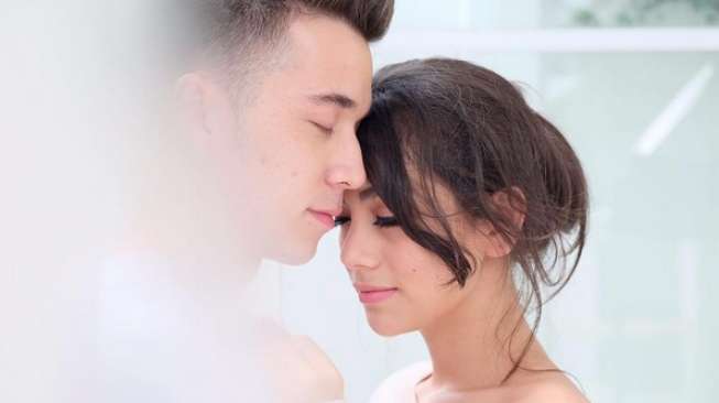 Celine Evangelista Hamil Lima Bulan Celine Evangelista Hamil Lima Bulan