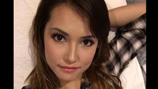 Saat Baju Miyabi Lebih Sopan dari Nikita Mirzani Saat Baju Miyabi Lebih Sopan dari Nikita Mirzani
