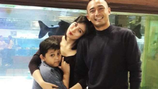 Istri Belum Mantap Gugat Cerai Yama Carlos Istri Belum Mantap Gugat Cerai Yama Carlos