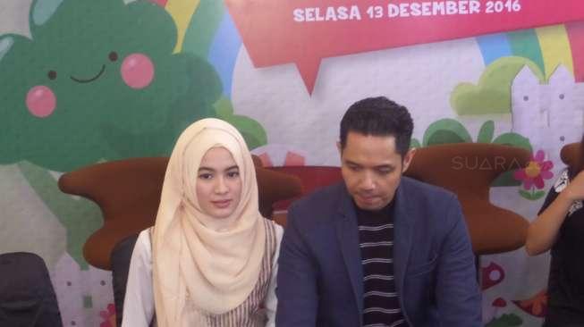 Dude dan Icha Prediksi Adik Ariendra Lahir Agustus Dude dan Icha Prediksi Adik Ariendra Lahir Agustus