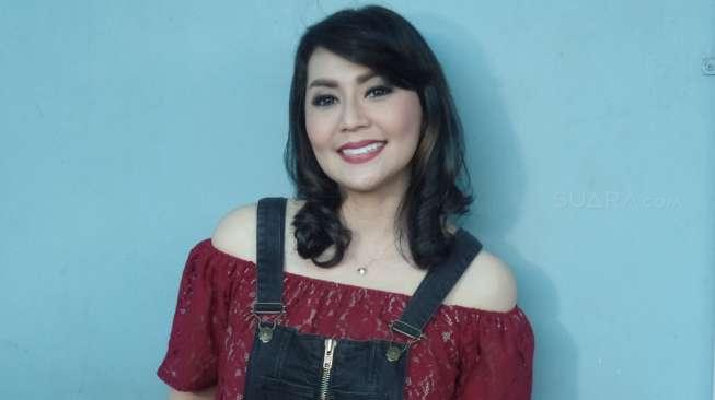 Berhijab, Tessa Kaunang Dipuji Warganet Berhijab, Tessa Kaunang Dipuji Warganet
