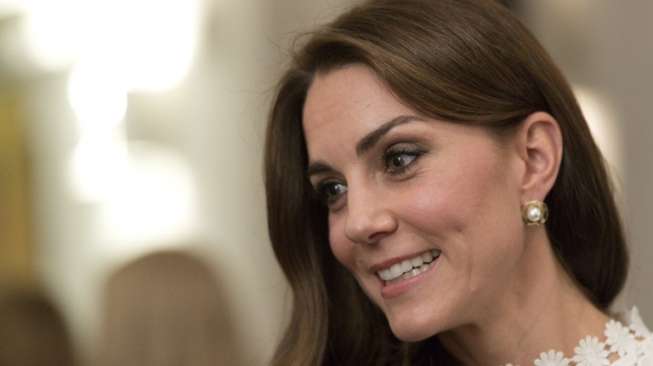 Tanpa Pengawalan, Kate Middleton dan Pangeran Louis Main di Luar Istana Tanpa Pengawalan, Kate Middleton dan Pangeran Louis Main di Luar Istana
