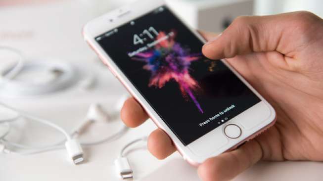 Ngambek Minta iPhone Dapatnya Android, Cewek Ini Bikin Warganet Geram Ngambek Minta iPhone Dapatnya Android, Cewek Ini Bikin Warganet Geram