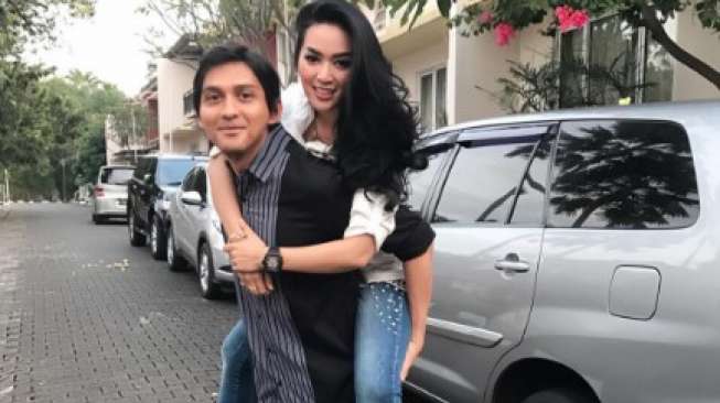 Rekaman Mesra Dewi Sanca dan Lucky Hakim