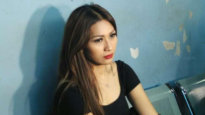 Eks Suami Foto Mesra dengan Nikita, Begini Gestur Tata Janeeta Eks Suami Foto Mesra dengan Nikita, Begini Gestur Tata Janeeta