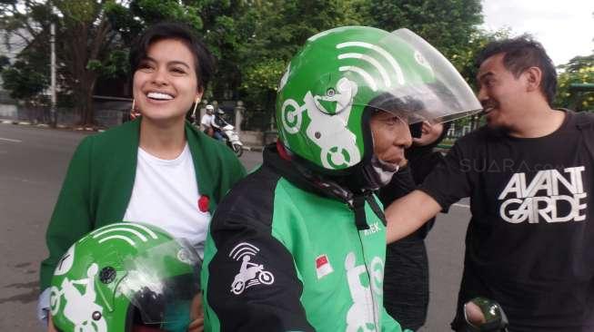 Gara-gara Sophia Latjuba, Eva Celia Kepincut Ojek Online Gara-gara Sophia Latjuba, Eva Celia Kepincut Ojek Online