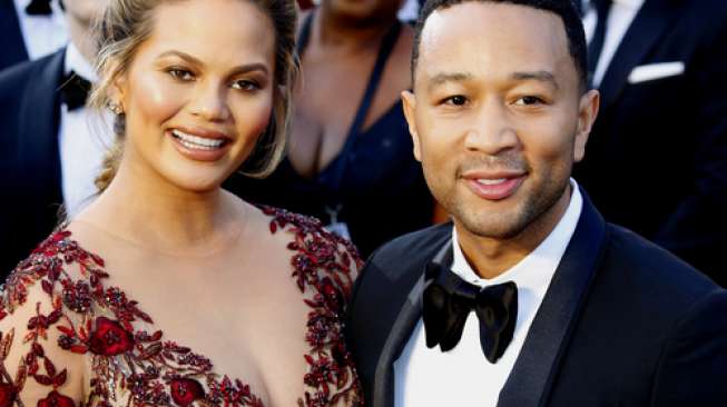 Chrissy Teigen Jadi Korban Tabrak Lari Chrissy Teigen Jadi Korban Tabrak Lari
