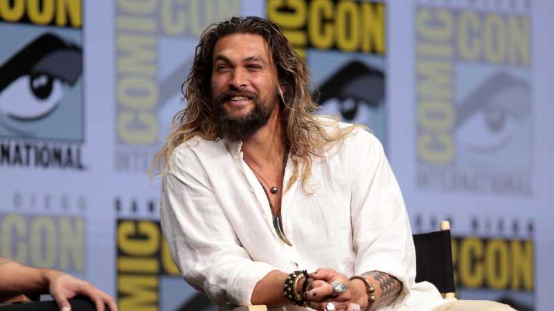 Alis Jason Momoa Pitak karena Dilempar Gelas Bir Alis Jason Momoa Pitak karena Dilempar Gelas Bir