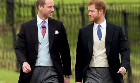 Pangeran William dan Harry Nyekar ke Makam Ibu