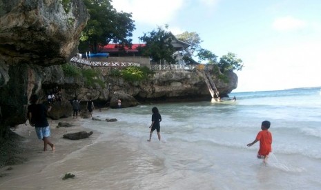 Yuk, Berlari Sambil Nikmati Keindahan Pantai Tanjung Bira 