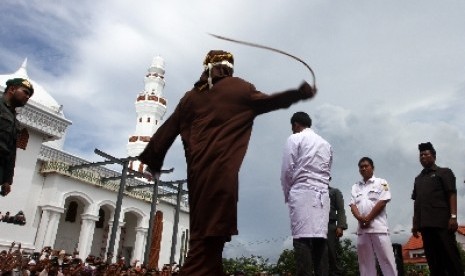 Tiga Pezina Dicambuk Usai Shalat Jumat