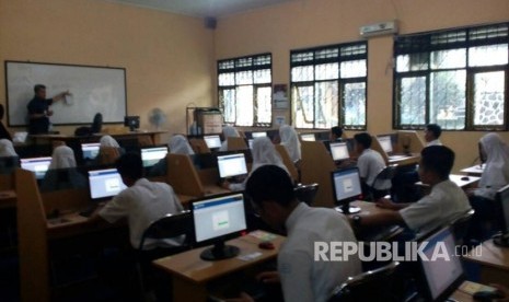 Kemendikbud Optimistis Tahun Depan Seluruh SMA/SMK Bisa UNBK