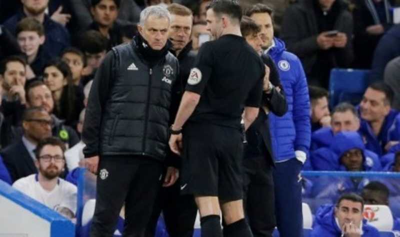 Mourinho Bersitegang dengan Conte Mourinho Bersitegang dengan Conte