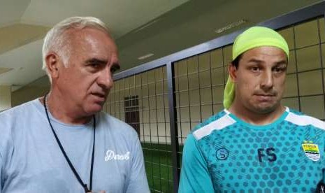 Gomez Berpikir Tinggalkan Persib Gomez Berpikir Tinggalkan Persib