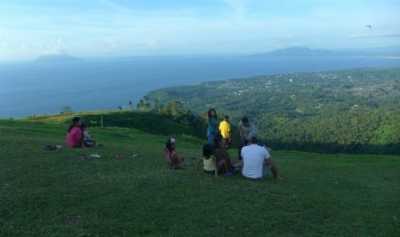 Bukit Tetempangan Tawarkan Panorama Minahasa yang Memukau